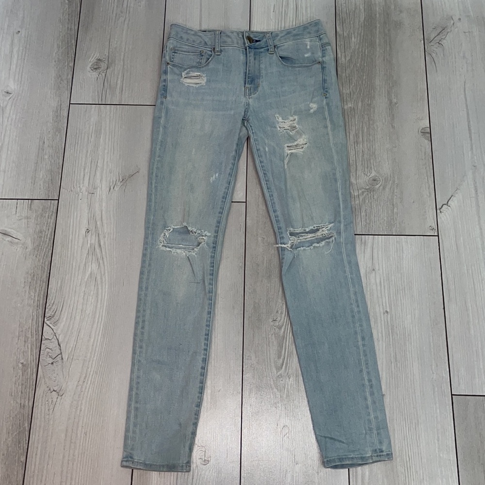 American Eagle Outfitters Super Stretch size 6 Skinny ripped jeans light blue